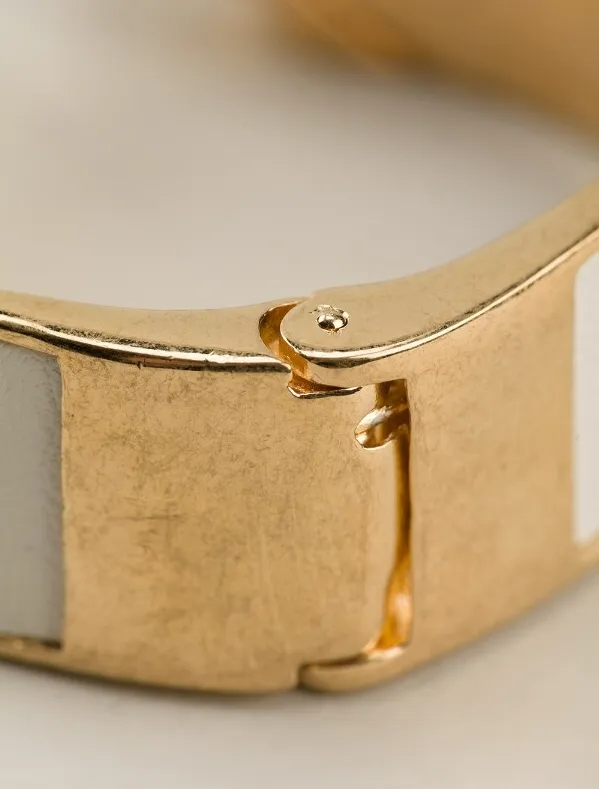 Alexander Mcqueen Women's Twin Skull Bracelet in Antique Gold