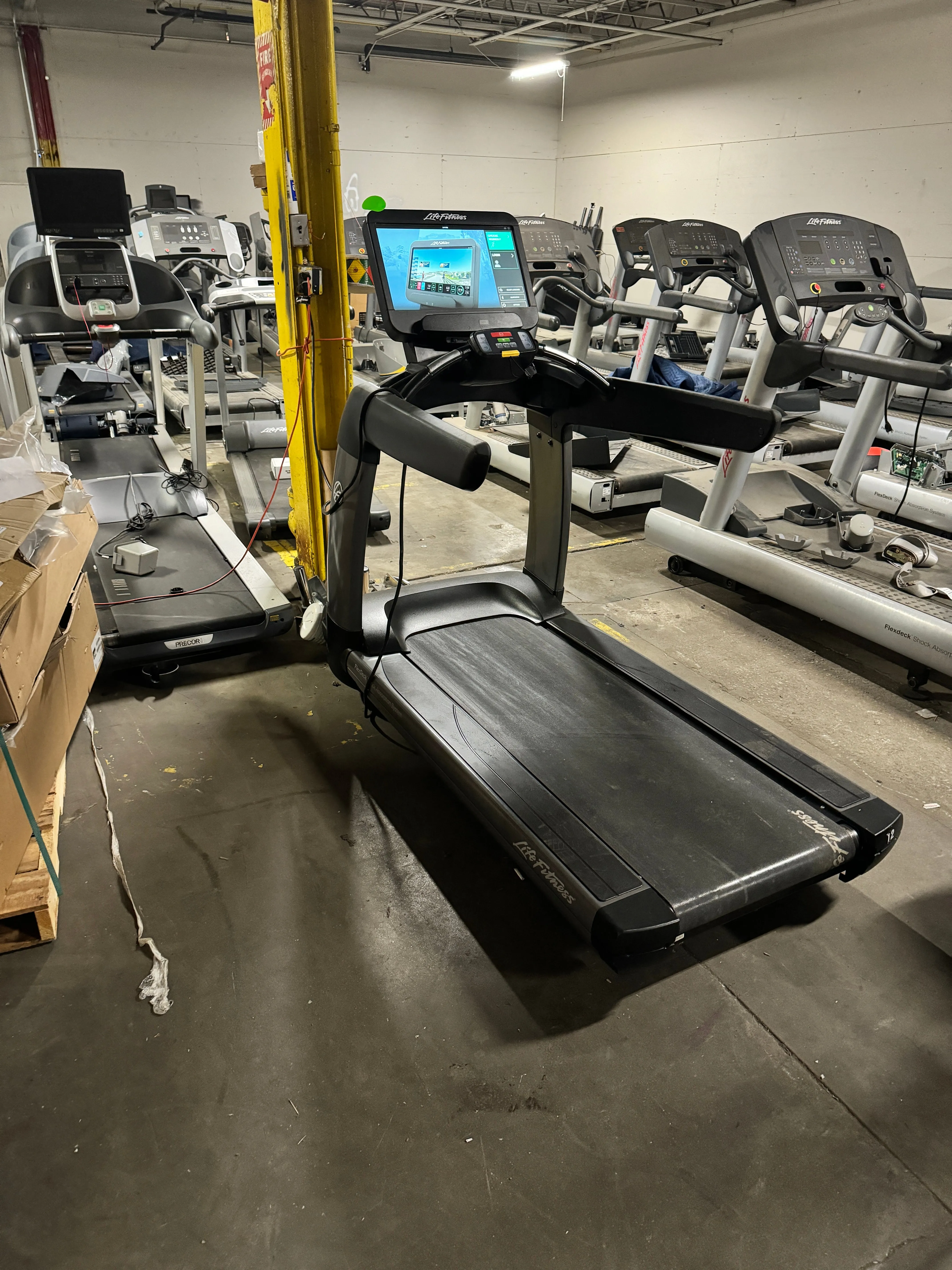 Life Fitness Platinum Club Series with Discover SE3 HD Console