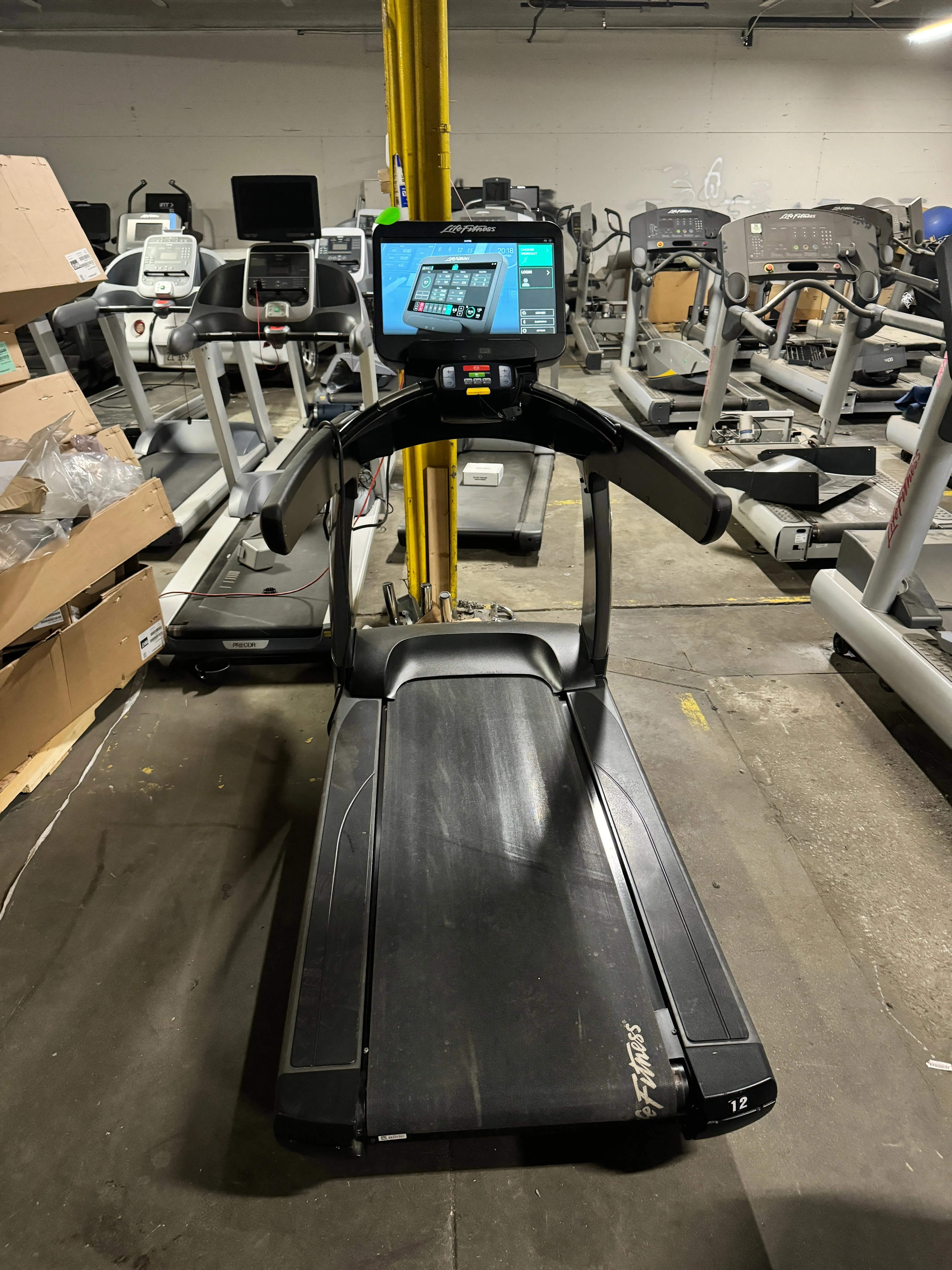Life Fitness Platinum Club Series with Discover SE3 HD Console