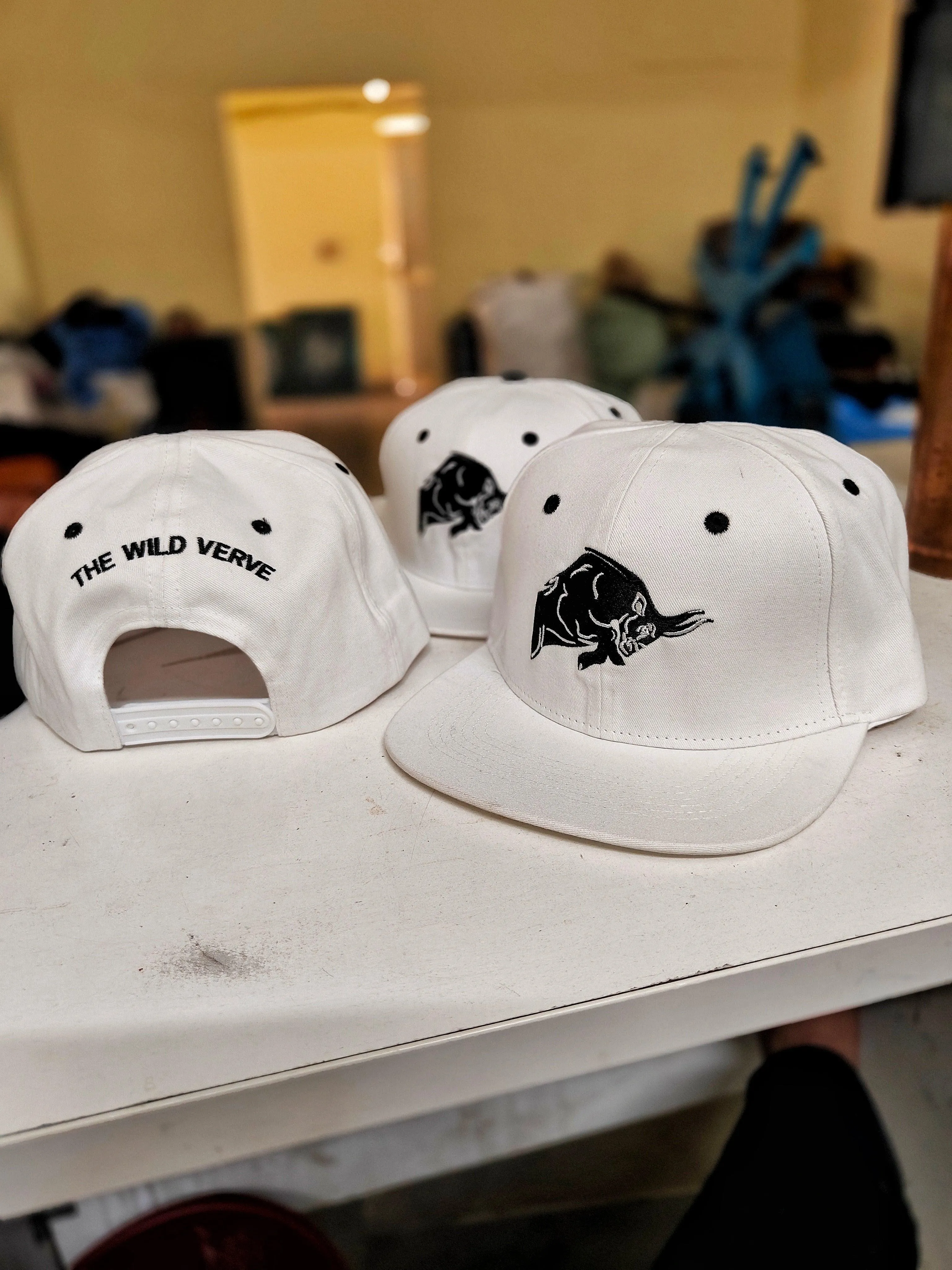 Signature Bull Cap - Snapback (WHITE)